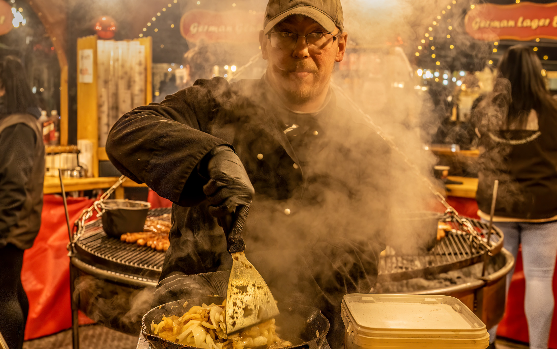 The low light capabilities of the standard lens keeping the focus sharp, capturing the evening atmosphere.