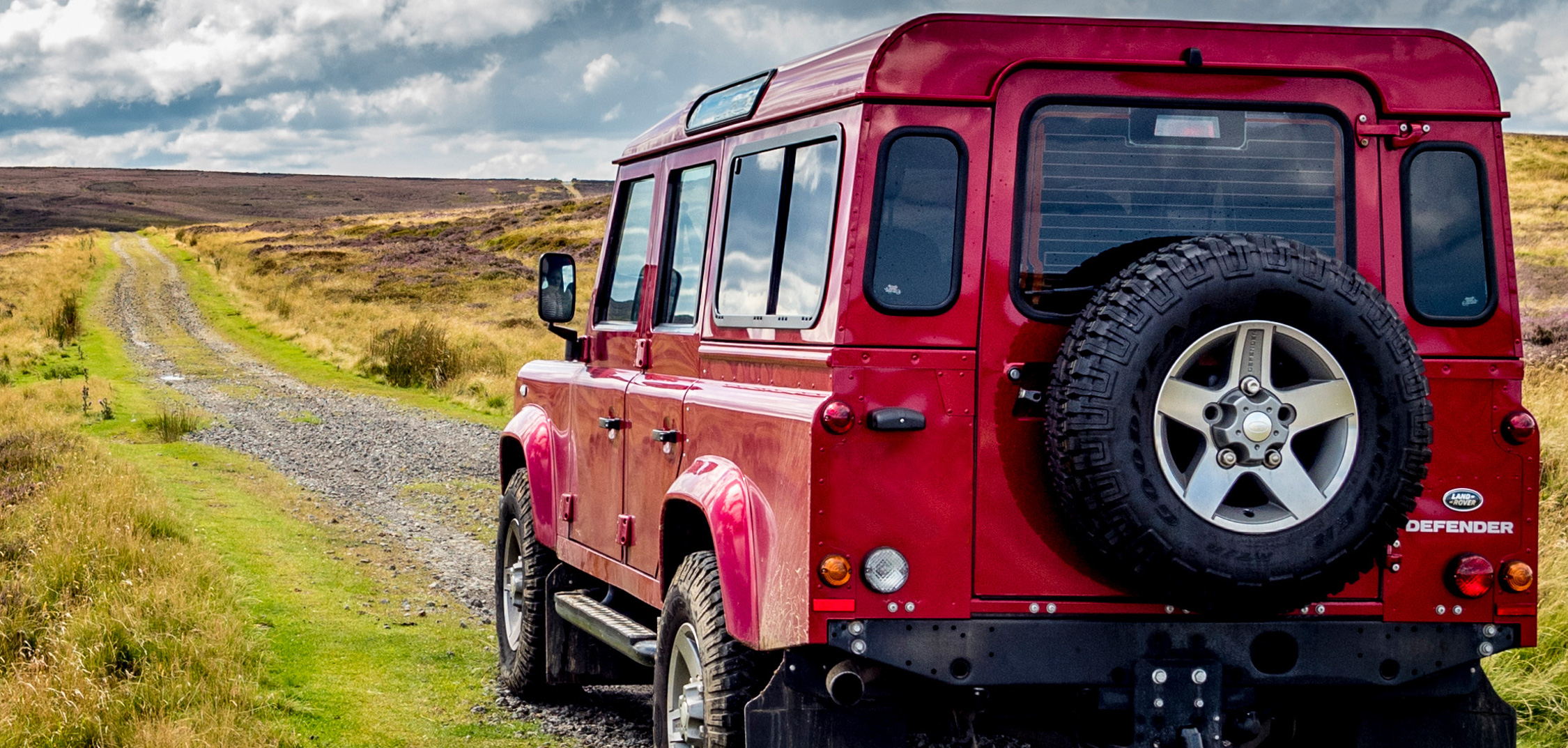 Isolating the subject whilst capturing the detail with the use of a telephoto lens.