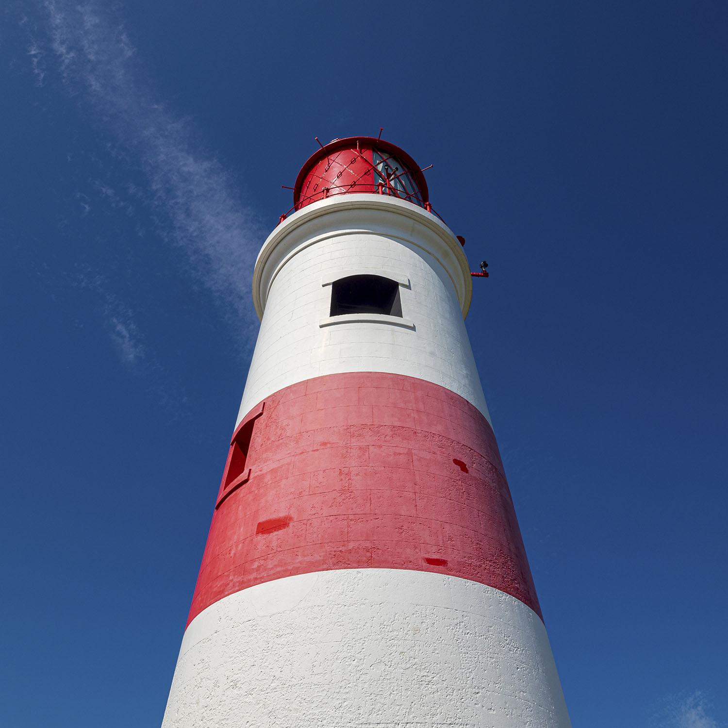 Image of a lighthouse taken hand-held without camera shake.